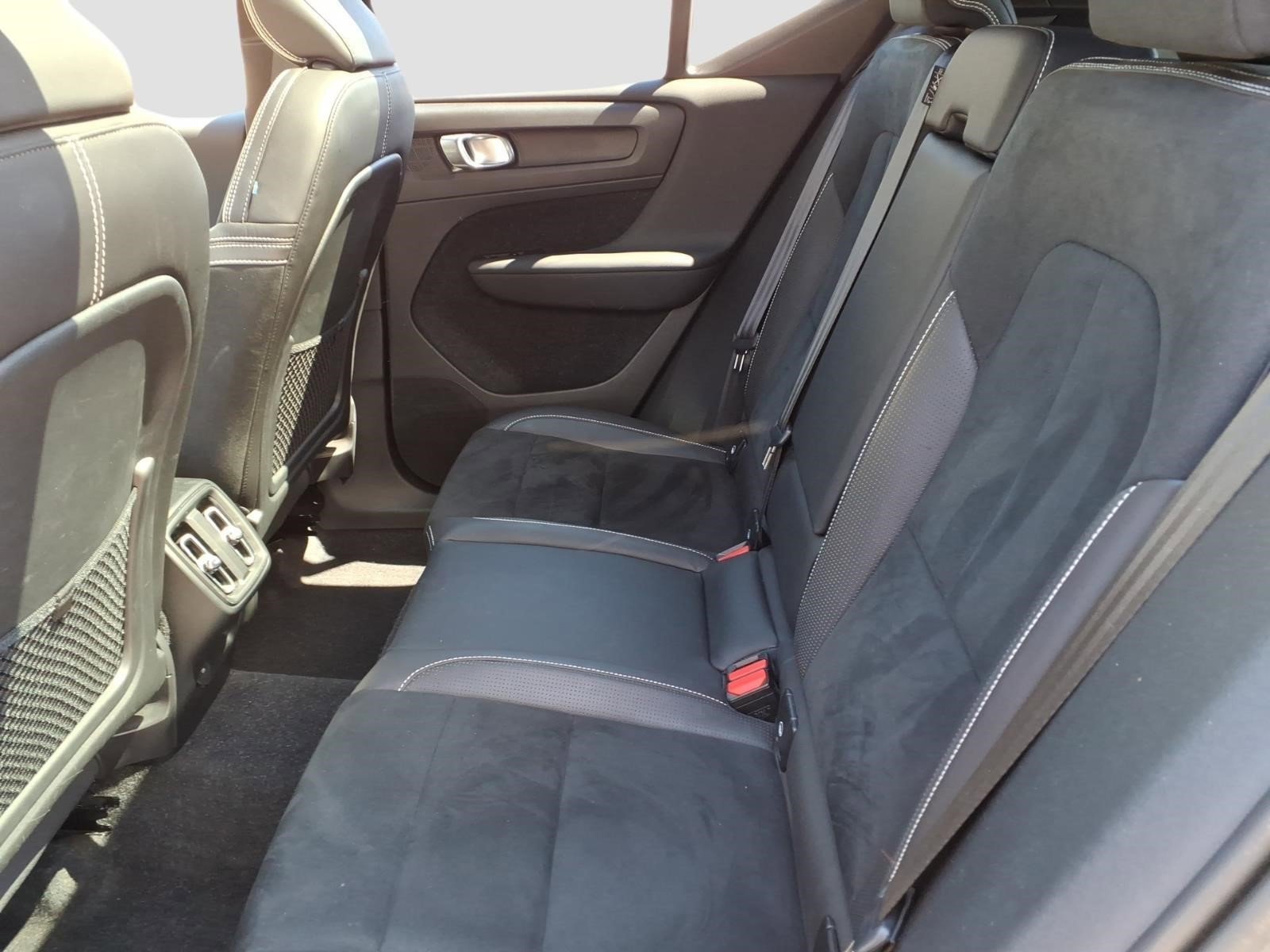 Used 2019 Volvo XC40 T5 R-Design image 14