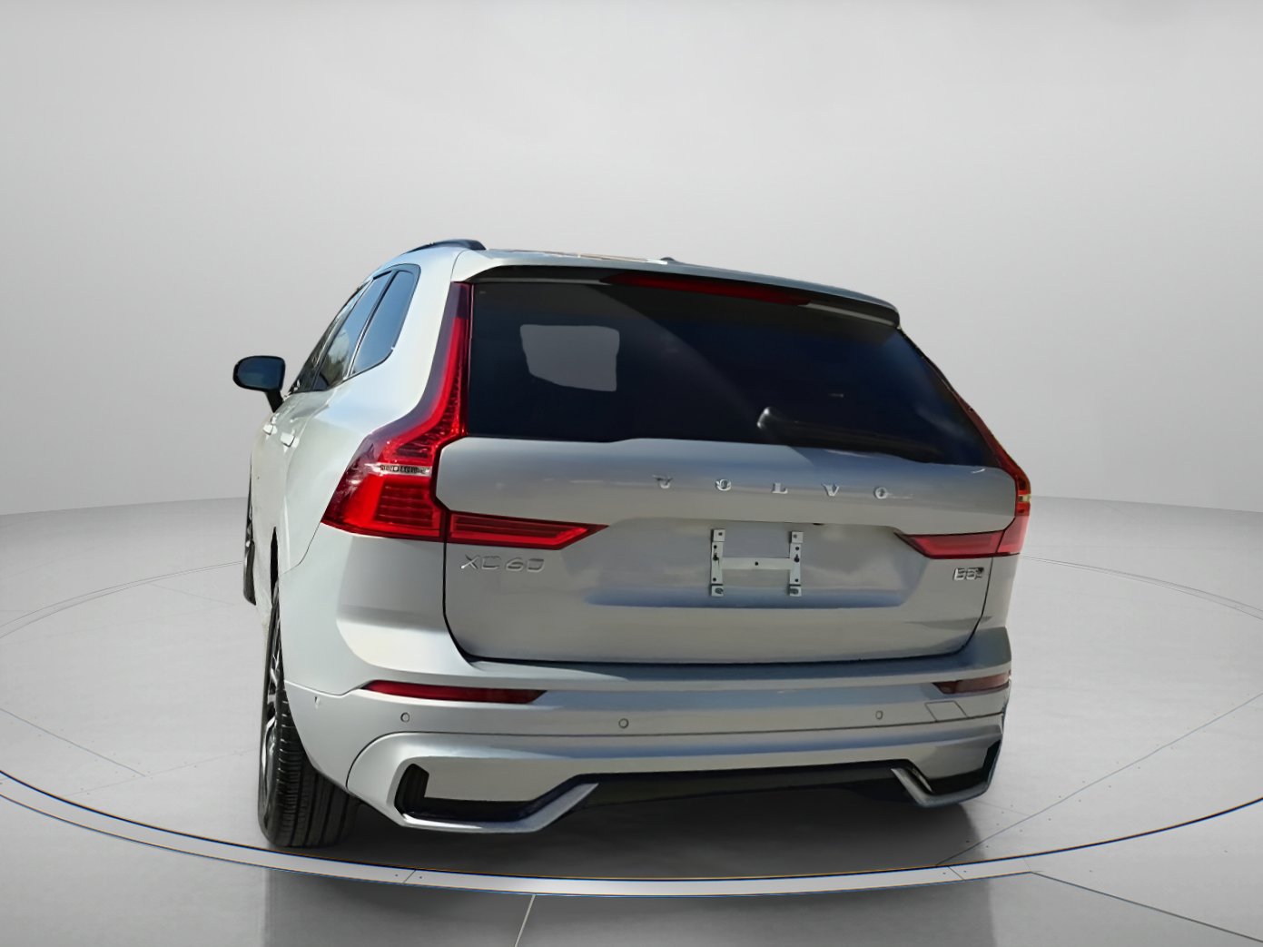 Used 2025 Volvo XC60 B5 Plus image 23