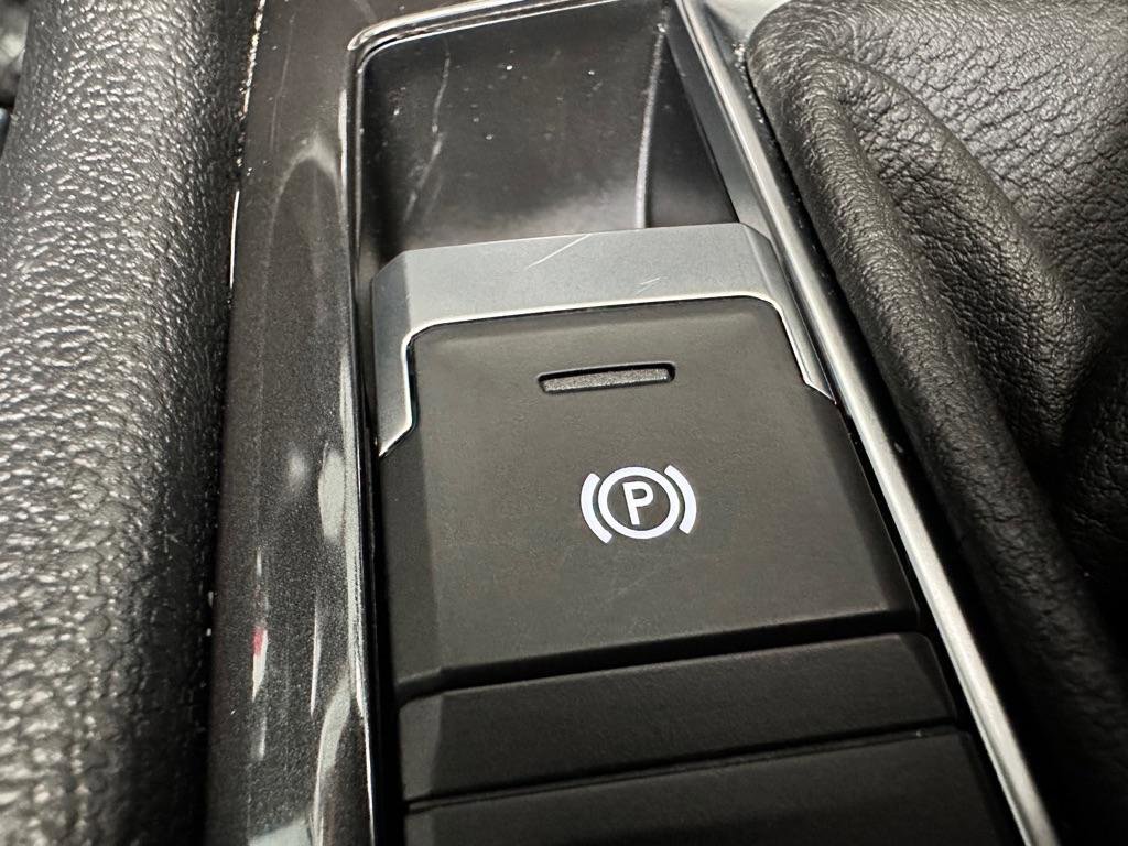 Used 2022 Volkswagen Tiguan SE image 22