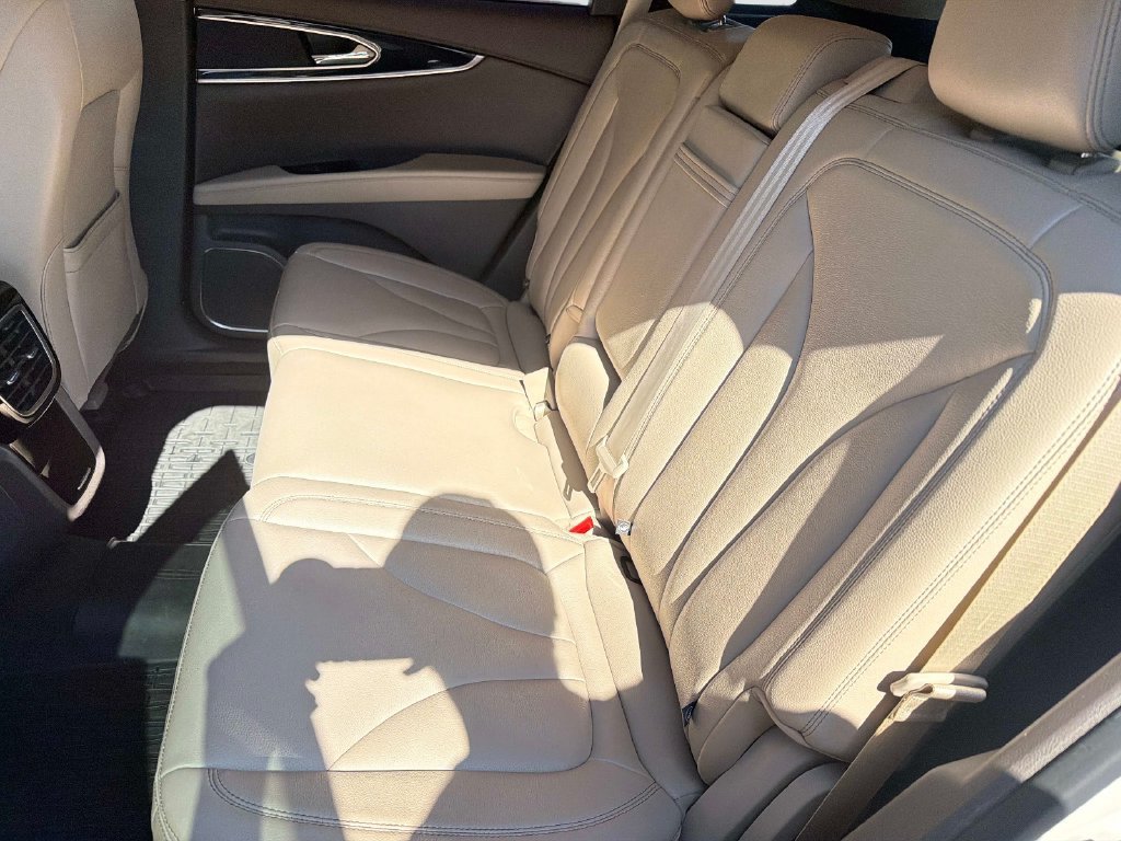Used 2023 Lincoln Nautilus FWD w/ Premium Package image 14