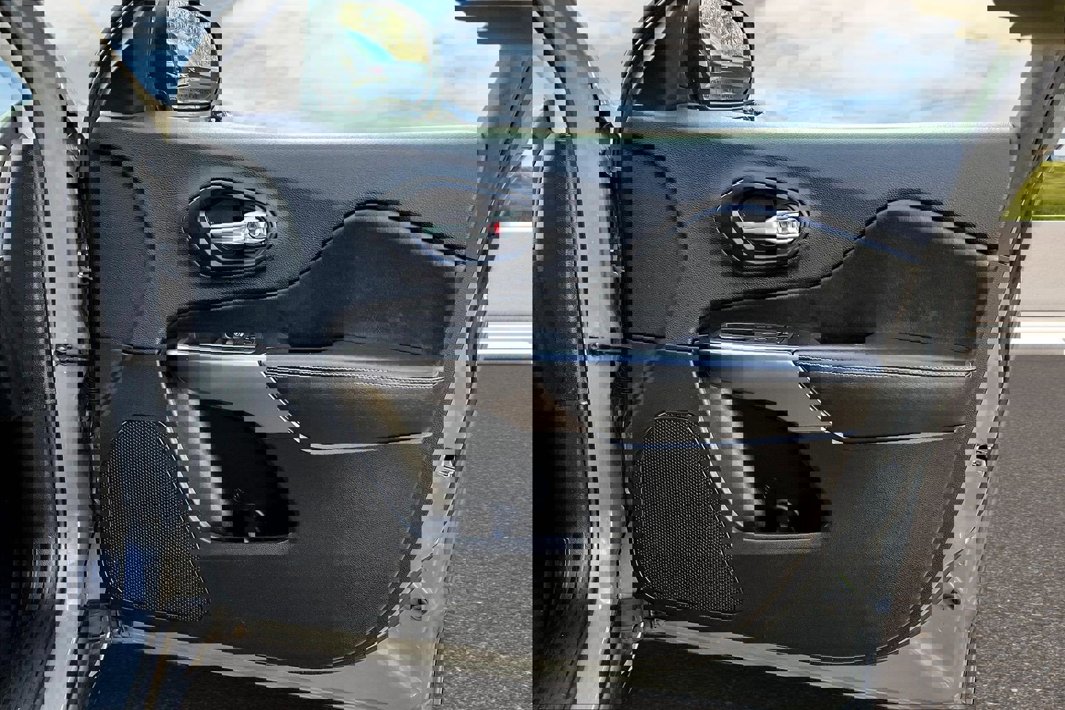 Used 2019 Jeep Cherokee Latitude Plus w/ Cold Weather Group image 20