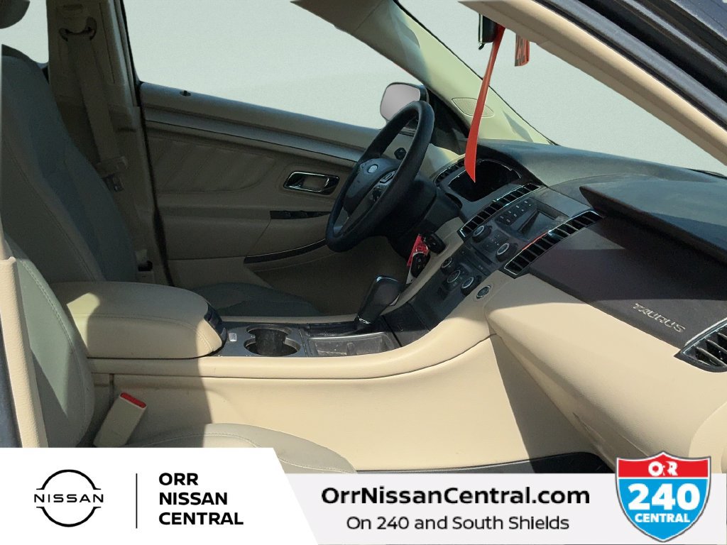 Used 2017 Ford Taurus SE FWD image 11