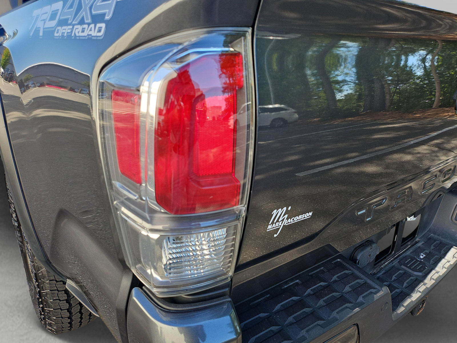 Used 2023 Toyota Tacoma TRD Off-Road w/ Technology Package AWD/4WD image 20