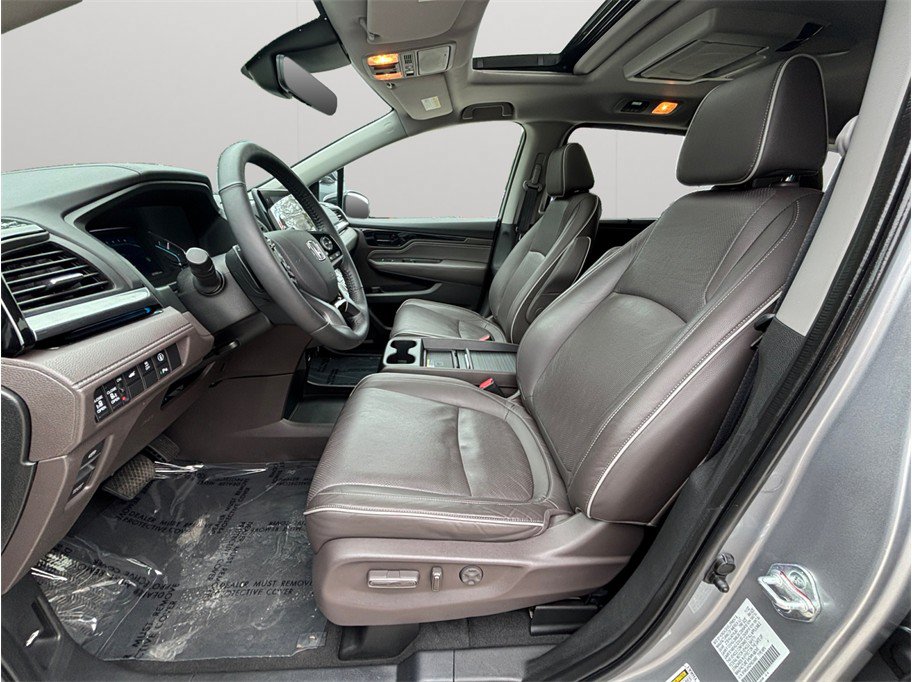 Used 2023 Honda Odyssey Elite image 2