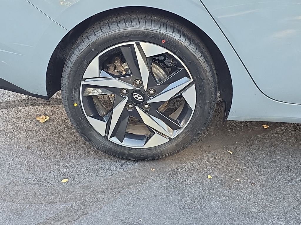 Used 2023 Hyundai Elantra Limited image 10