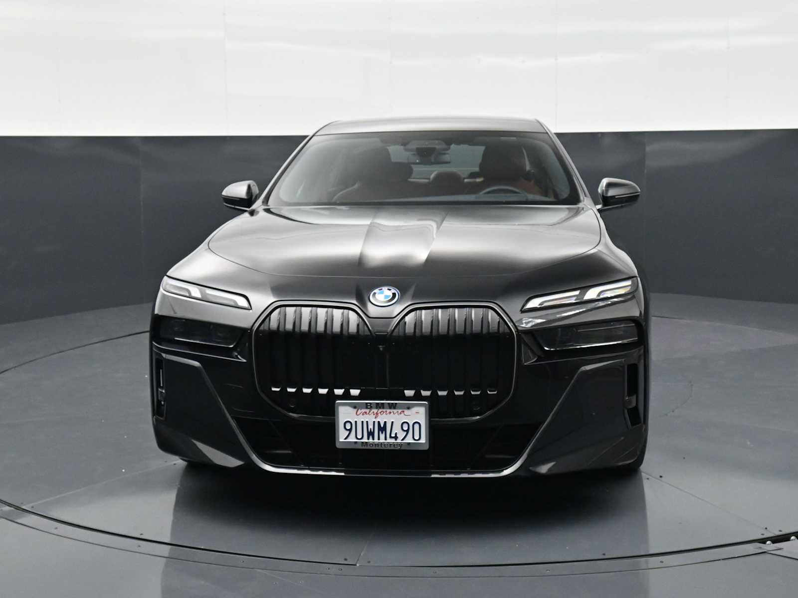 Used 2025 BMW 750e xDrive image 2