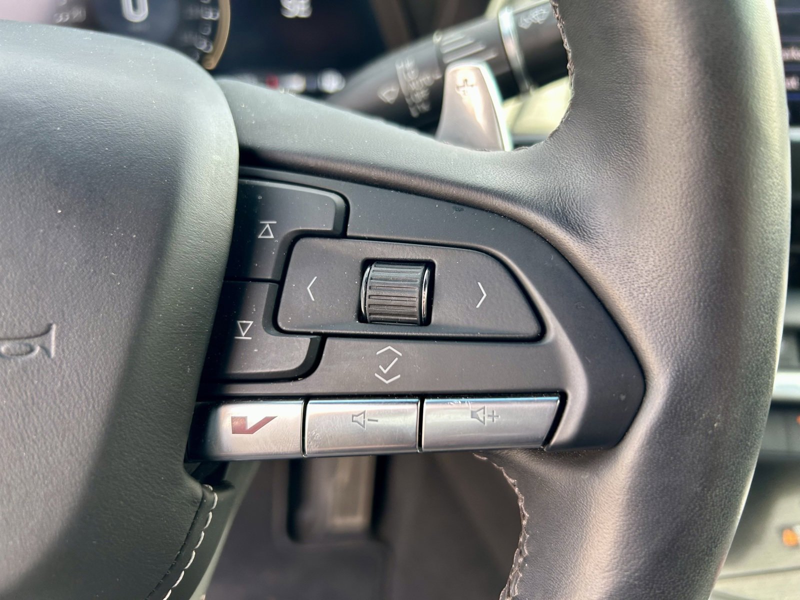 Used 2022 Cadillac CT4 V w/ Navigation Package image 19