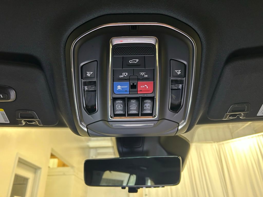 New 2025 Jeep Grand Cherokee Limited w/ Luxury Tech Group II image 19