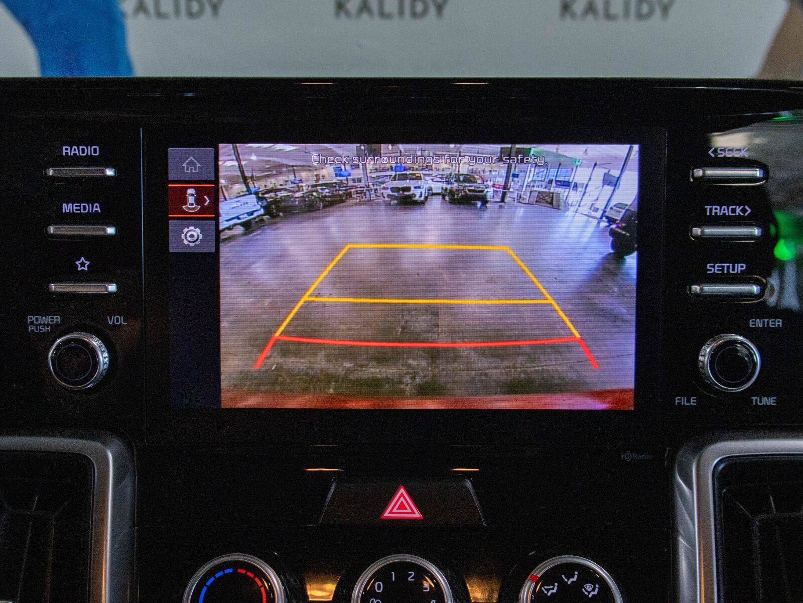 Used 2023 Kia Sorento LX FWD image 6