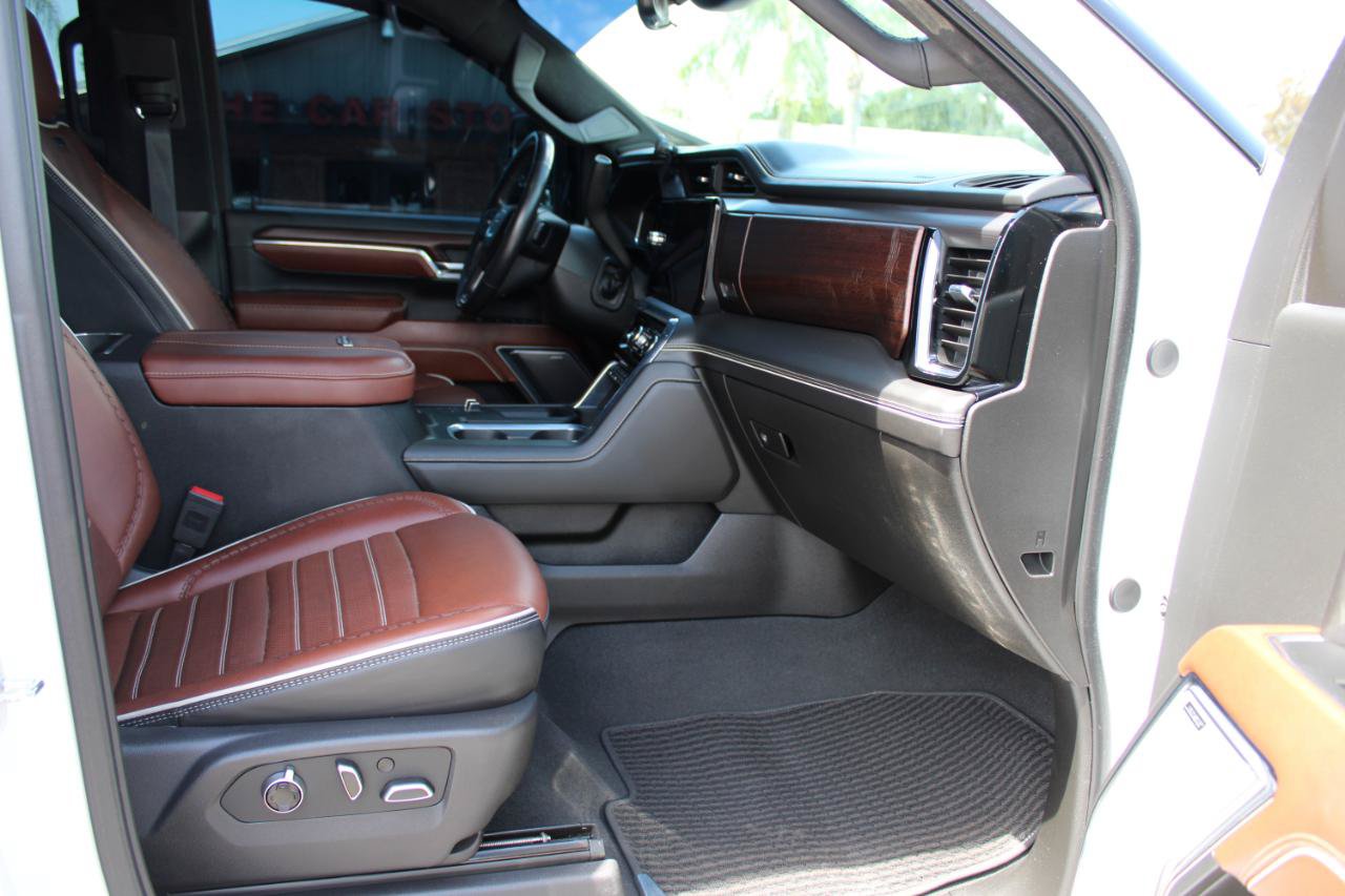 Used 2024 GMC Sierra 3500 Denali Ultimate AWD/4WD image 11