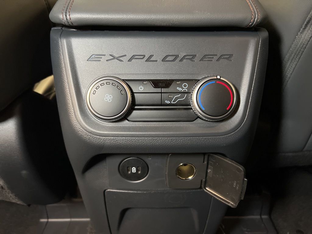 Used 2025 Ford Explorer Active w/ Active Comfort Package image 29