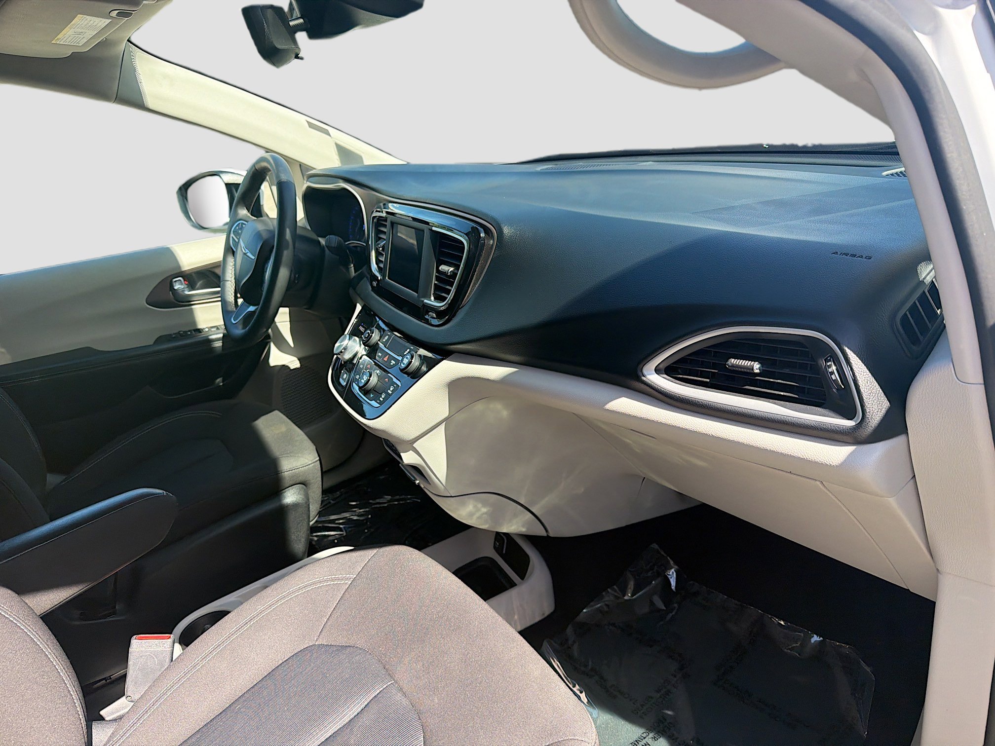 Used 2023 Chrysler Voyager LX FWD image 30