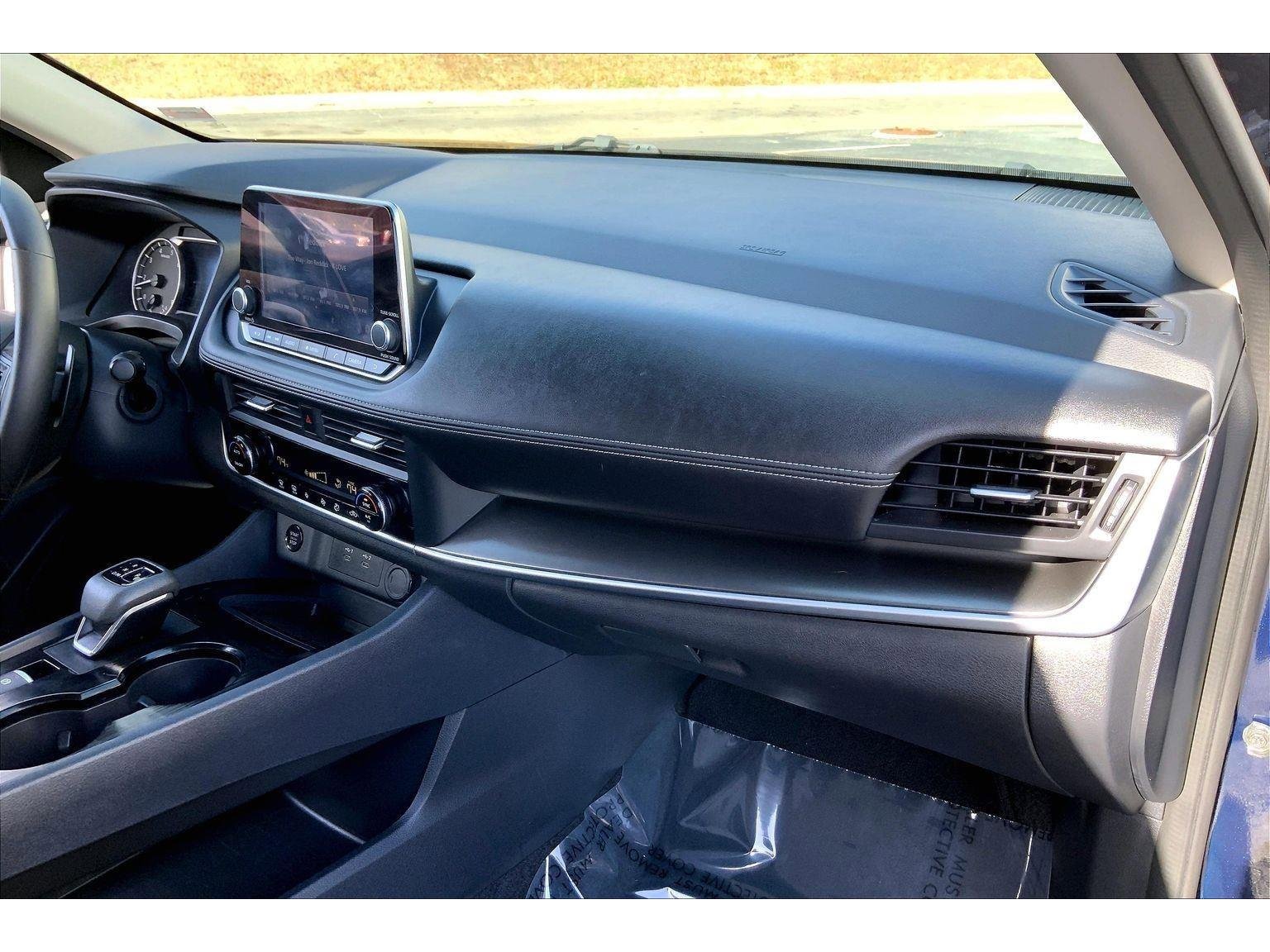 Used 2025 Nissan Rogue SV image 15