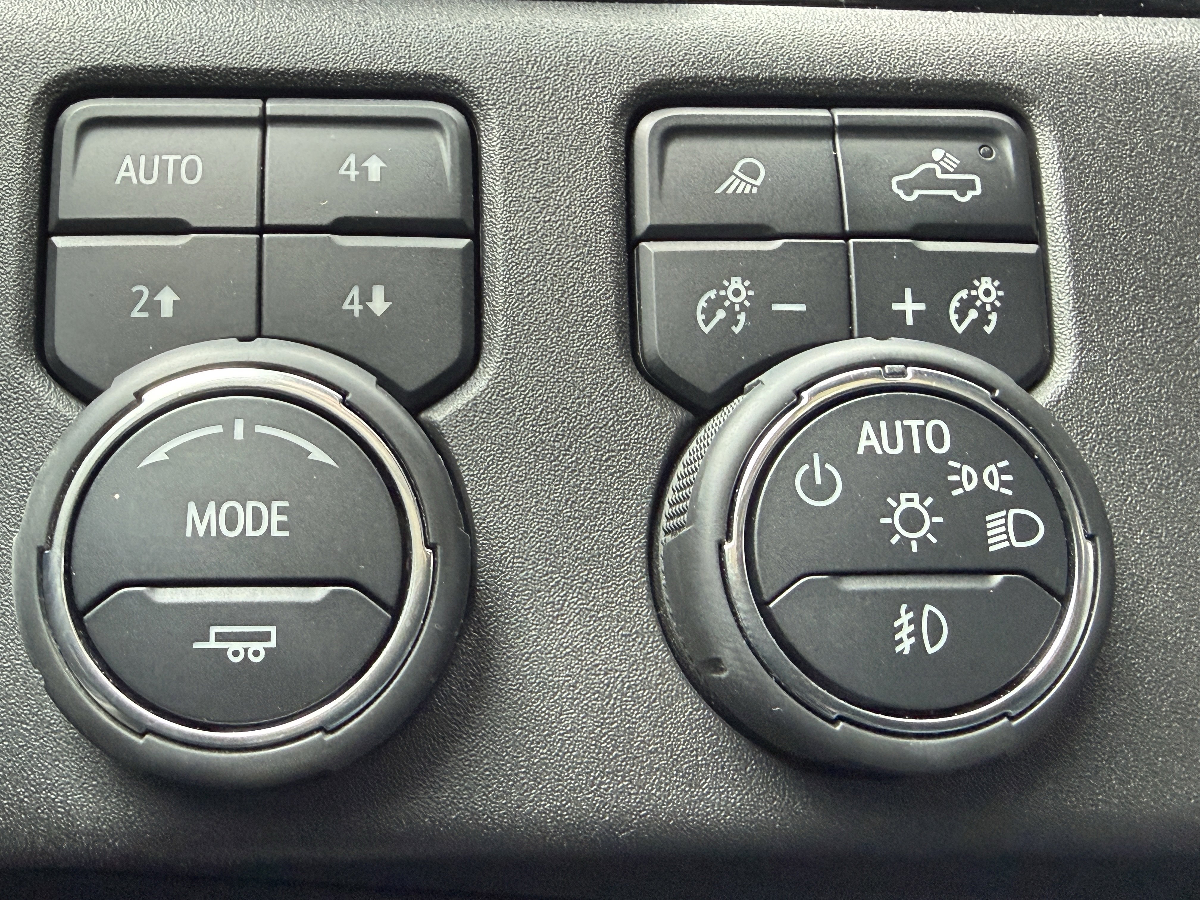 Used 2023 Chevrolet Silverado 1500 ZR2 w/ Technology Package image 40