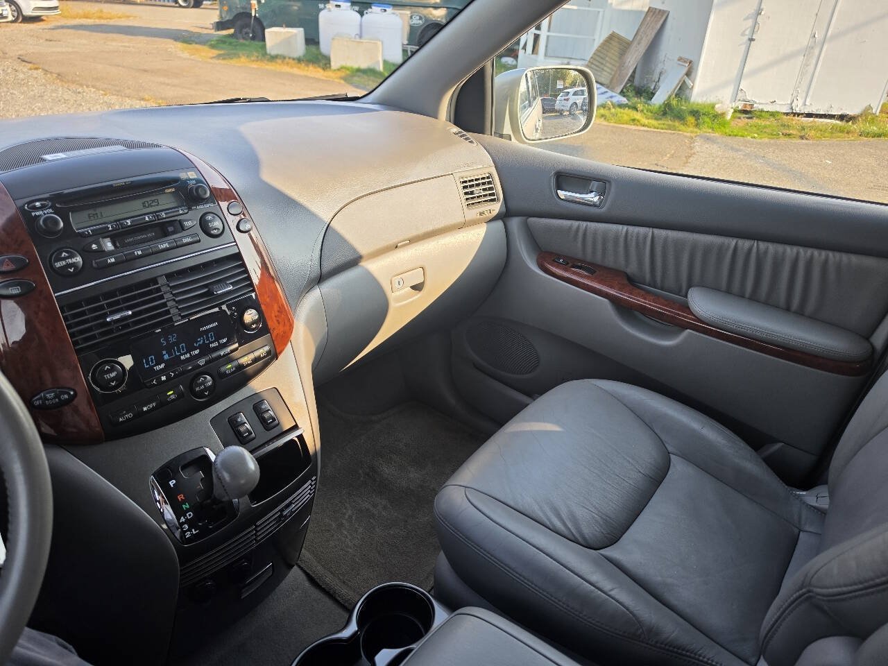 Used 2004 Toyota Sienna XLE w/ XLE Pkg 12 FWD image 17