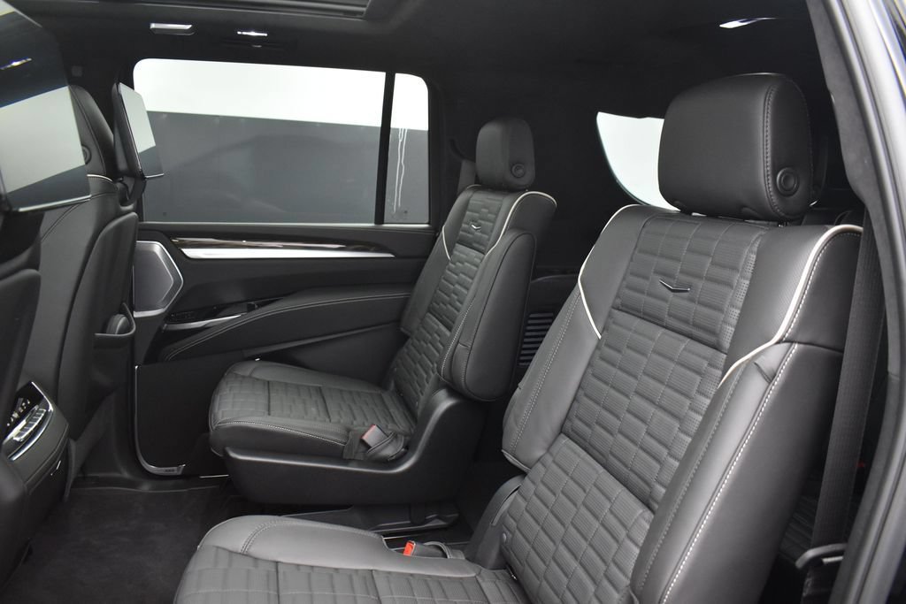 New 2026 Cadillac Escalade ESV Platinum Sport w/ LPO, ONYX Package AWD/4WD image 29