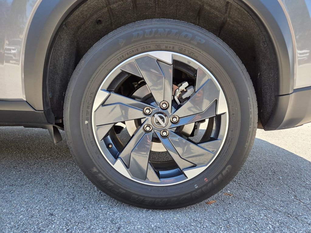 Used 2024 Nissan Rogue SV image 16