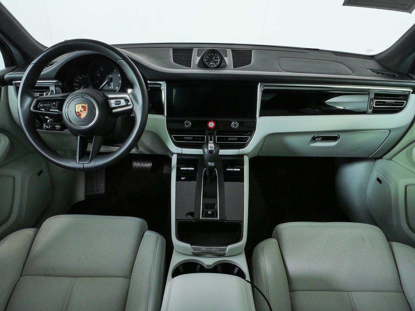 Certified 2024 Porsche Macan AWD/4WD image 16