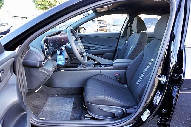 New 2026 Hyundai Elantra Sport FWD image 17