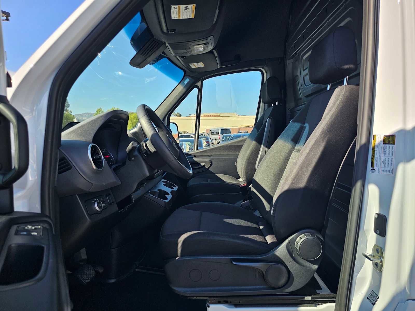 Used 2025 Mercedes-Benz Sprinter 2500 image 20