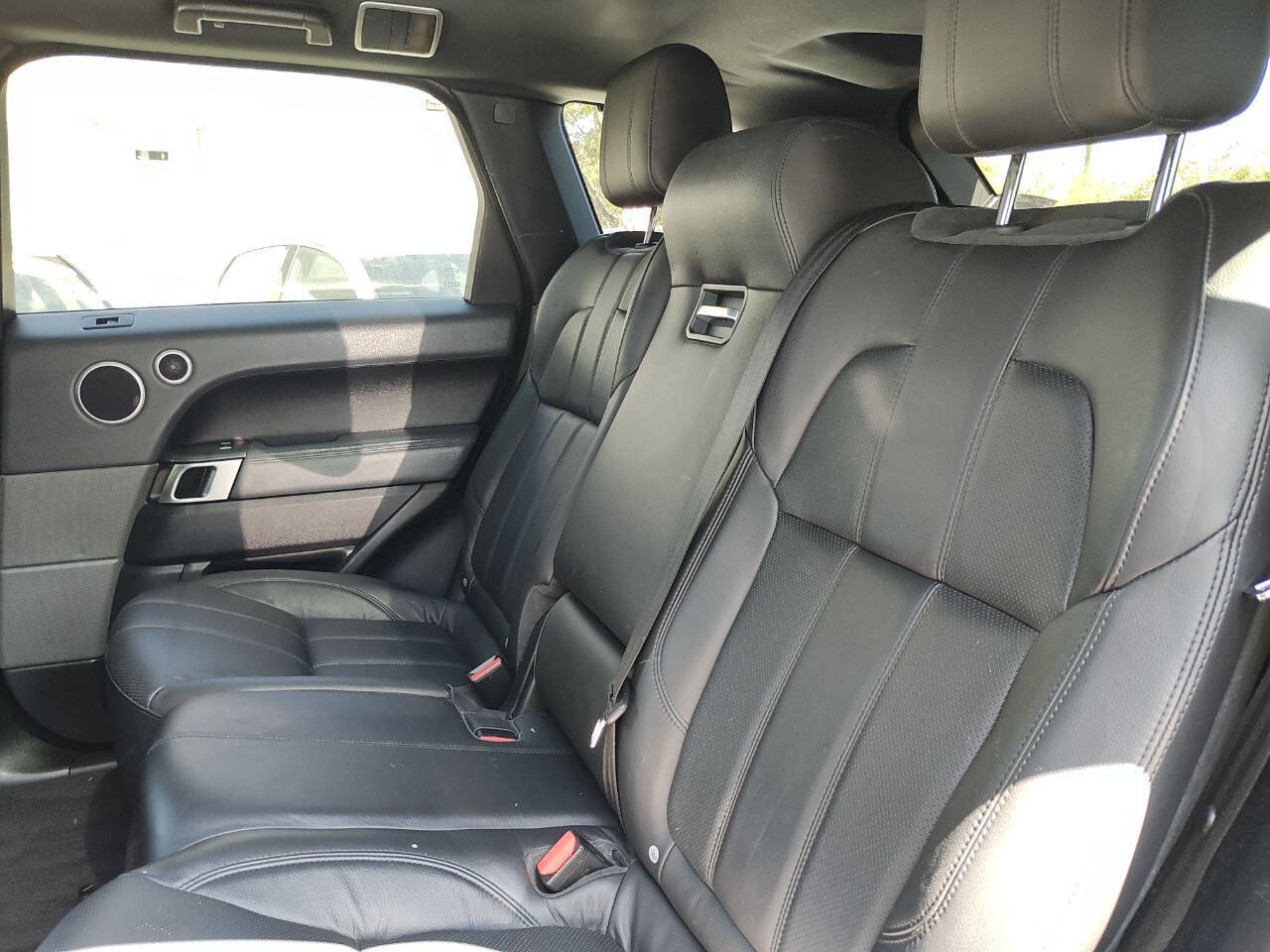 Used 2015 Land Rover Range Rover Sport SE image 42