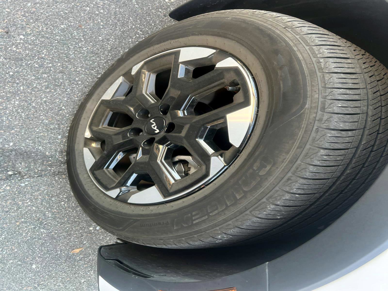 Certified 2025 Kia Sorento S image 3