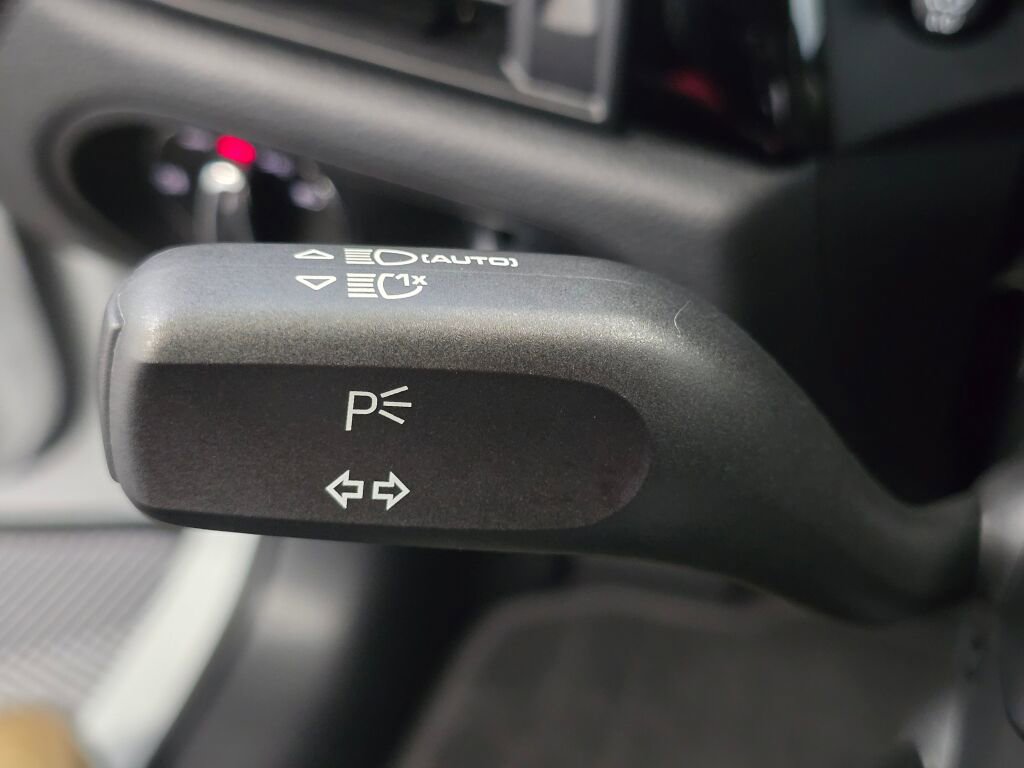 Certified 2024 Porsche Macan image 42