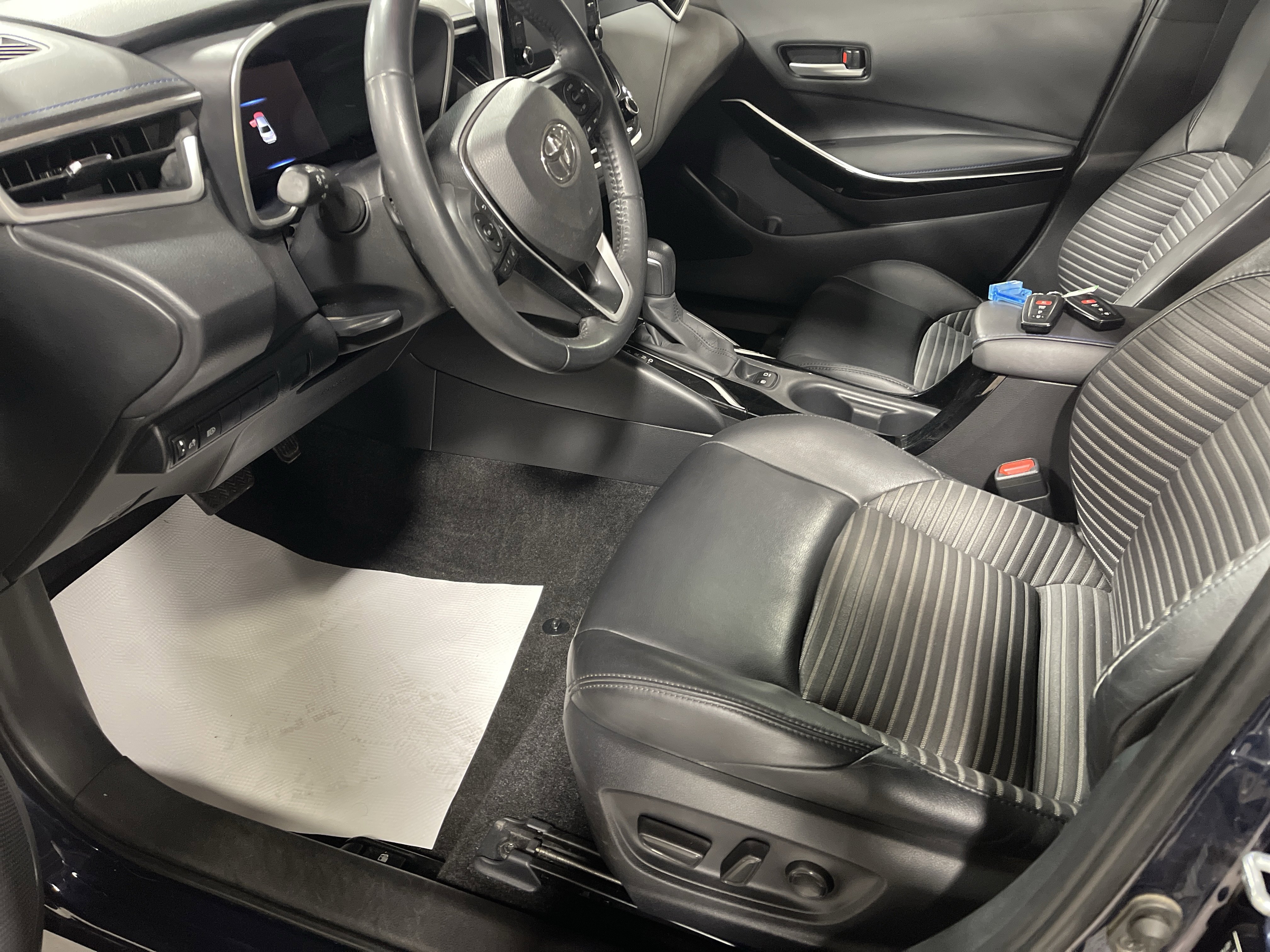 Used 2021 Toyota Corolla XSE image 9