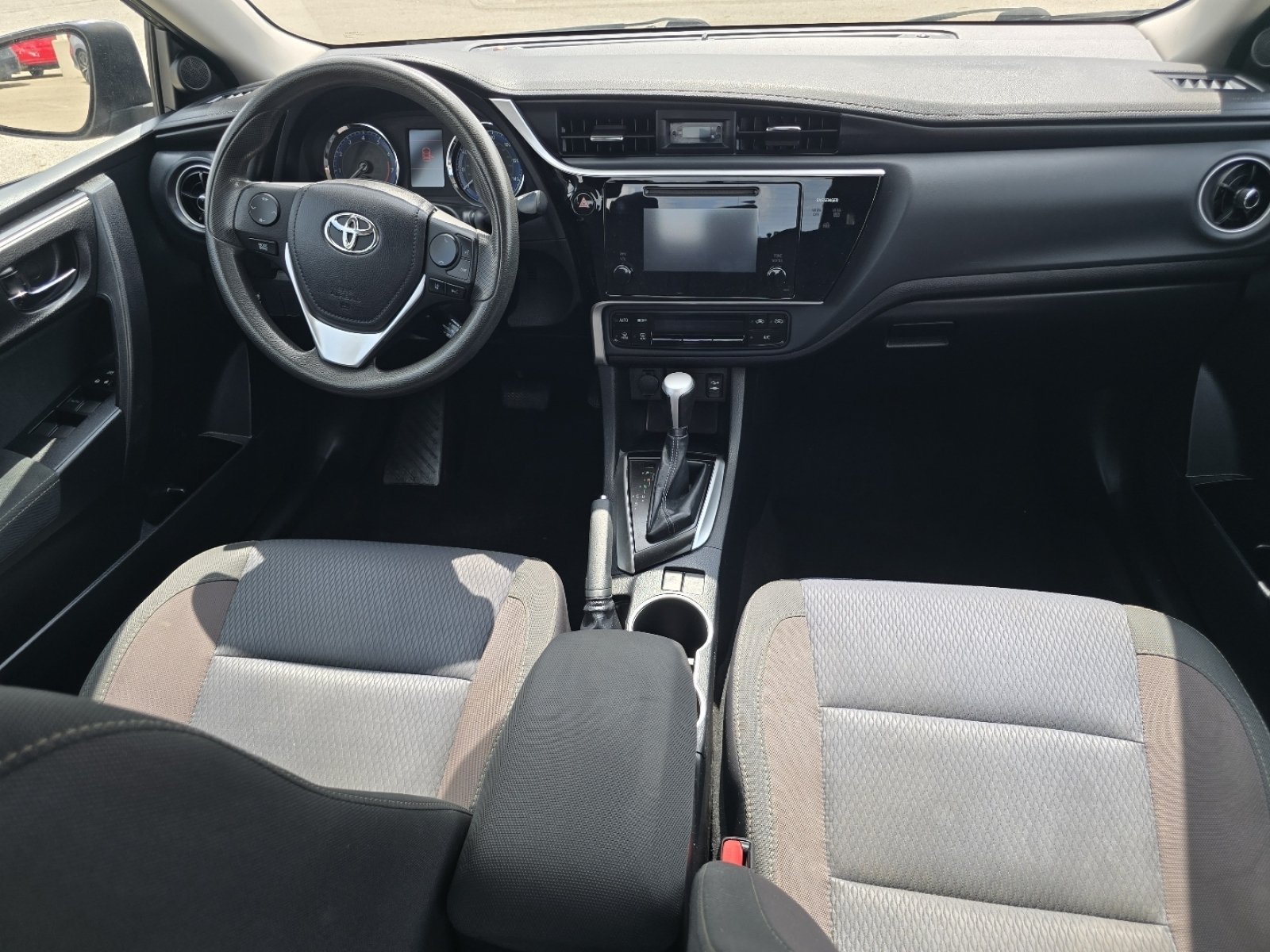 Used 2017 Toyota Corolla LE w/ Carpet Mat Package (TMS) FWD image 22
