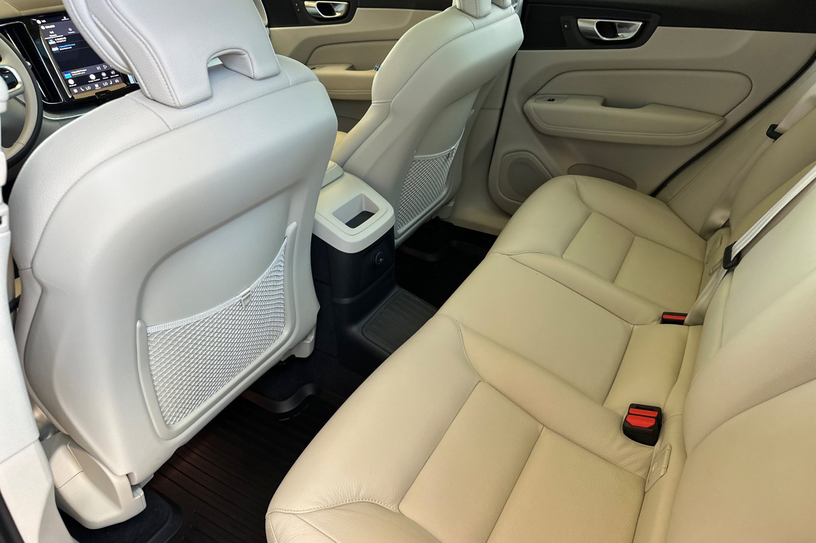 Certified 2024 Volvo XC60 T8 Plus w/ Protection Package Premier AWD/4WD image 14