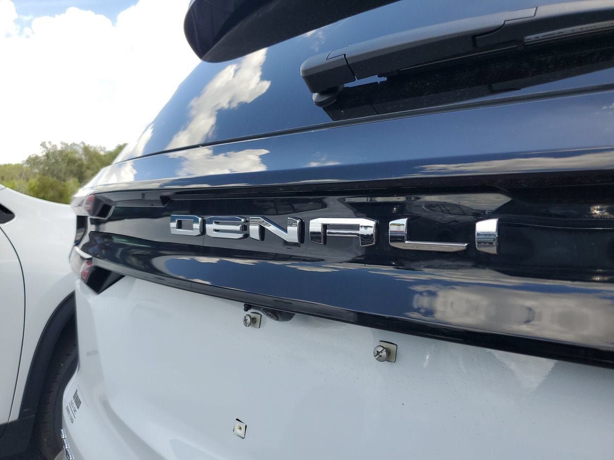 New 2026 GMC Acadia Denali w/ Super Cruise Package FWD image 9