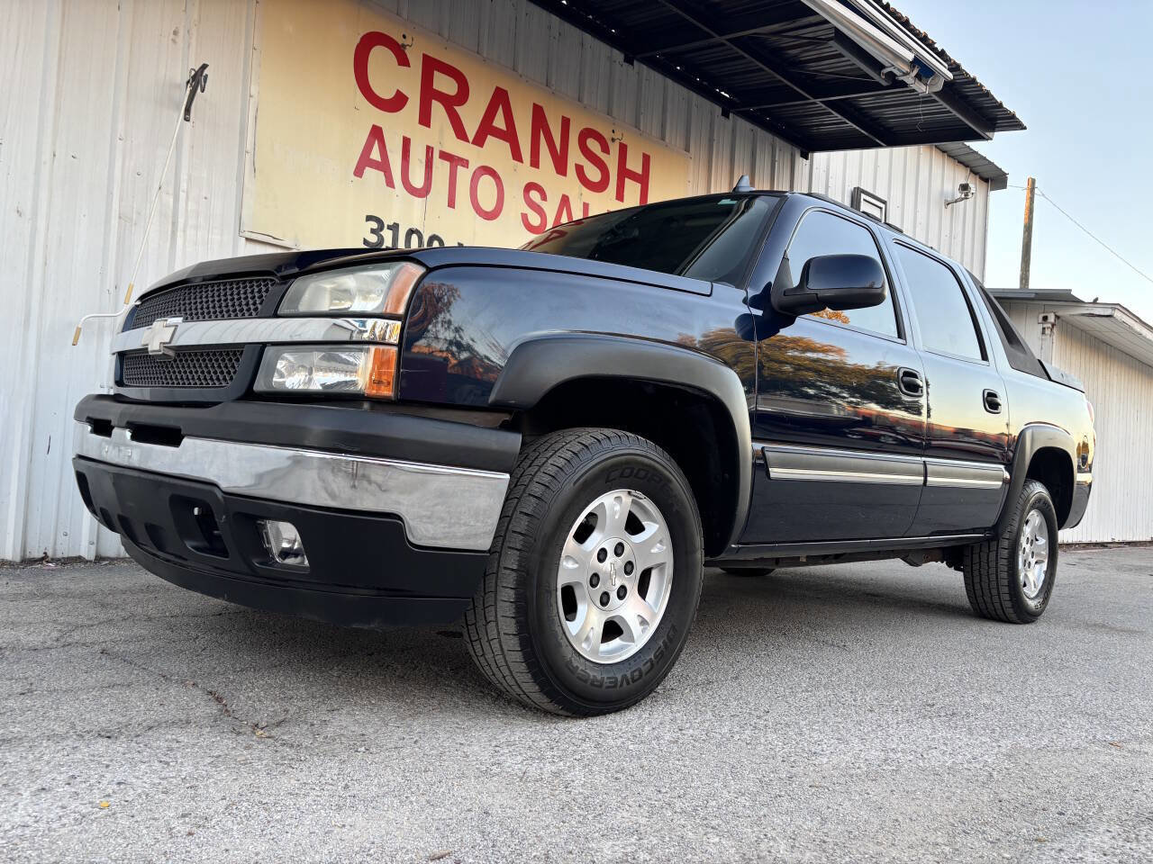 Used 2006 Chevrolet Avalanche Z66 w/ Preferred Equipment Group image 2
