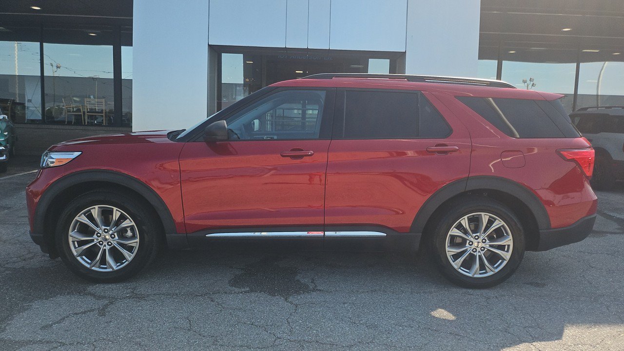 Used 2021 Ford Explorer XLT w/ Equipment Group 202A RWD image 2