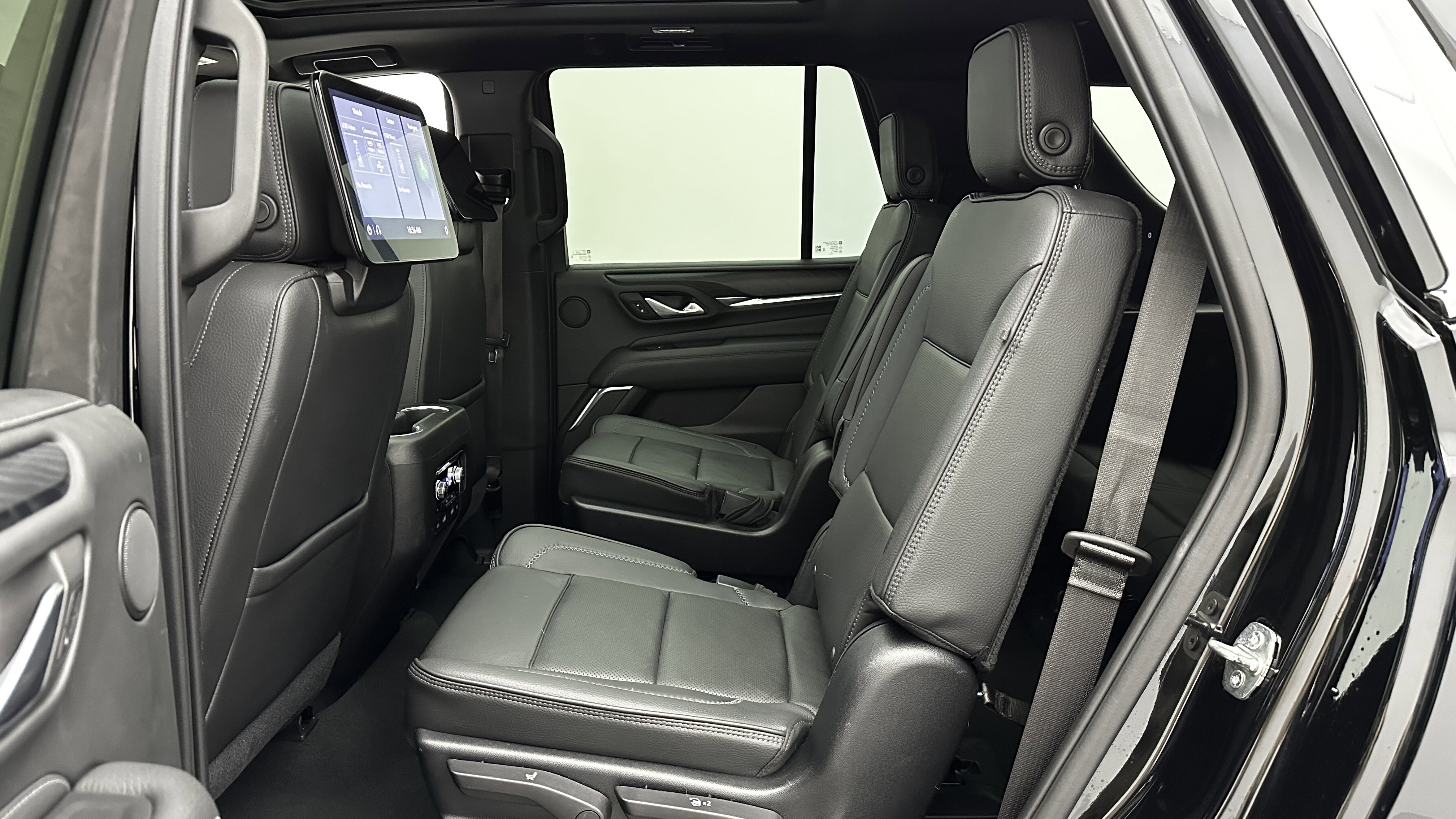 Used 2021 GMC Yukon Denali w/ Denali Premium Package image 25