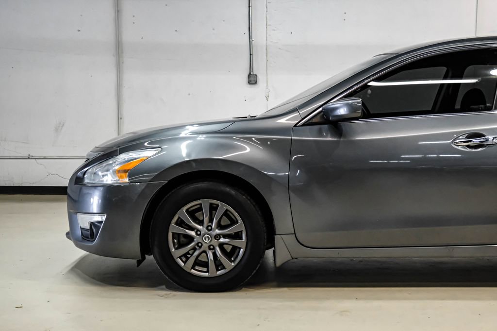 Used 2015 Nissan Altima 2.5 S w/ Special Edition Package FWD image 12