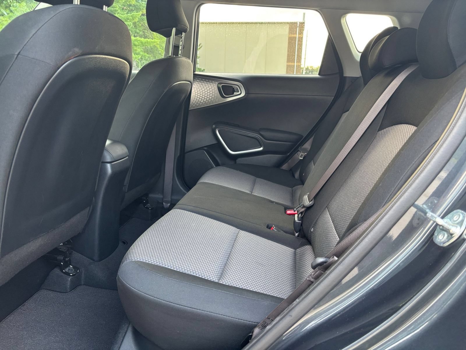Used 2025 Kia Soul LX w/ LX Technology Package FWD image 22