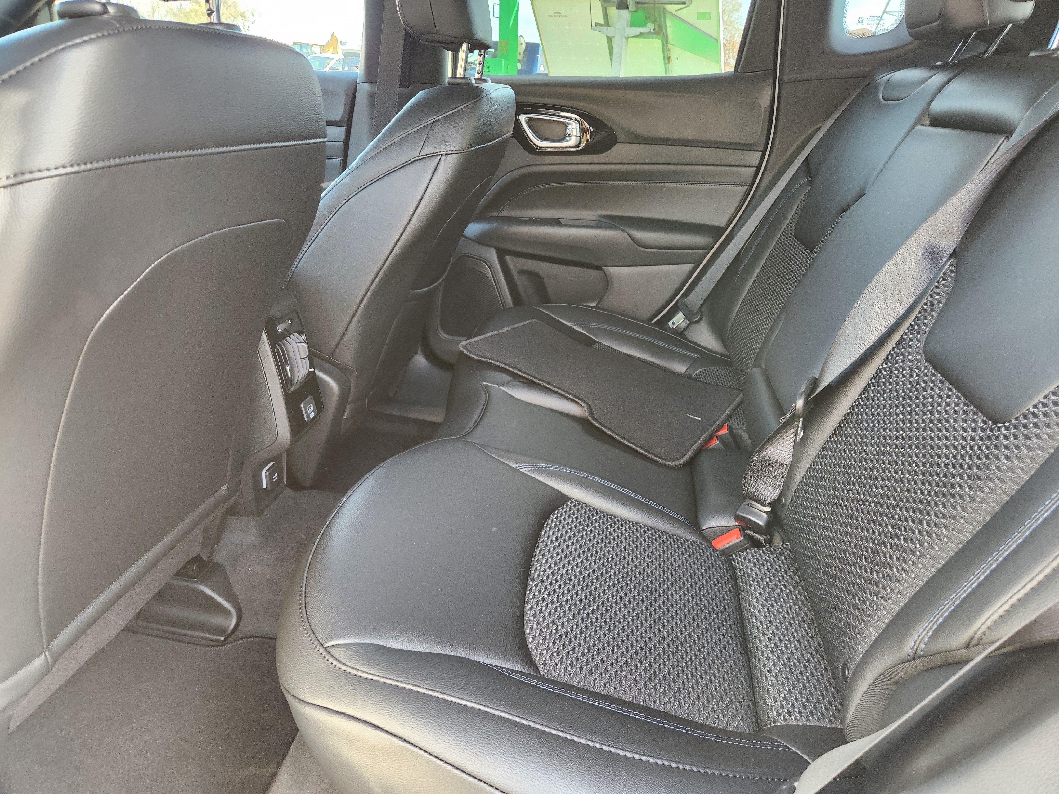 New 2026 Jeep Compass Latitude AWD/4WD image 8