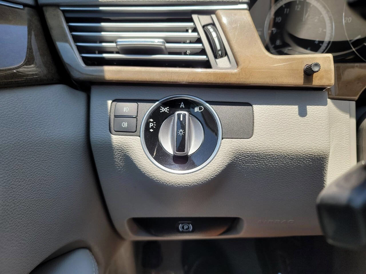 Used 2011 Mercedes-Benz E 350 4MATIC Wagon image 19