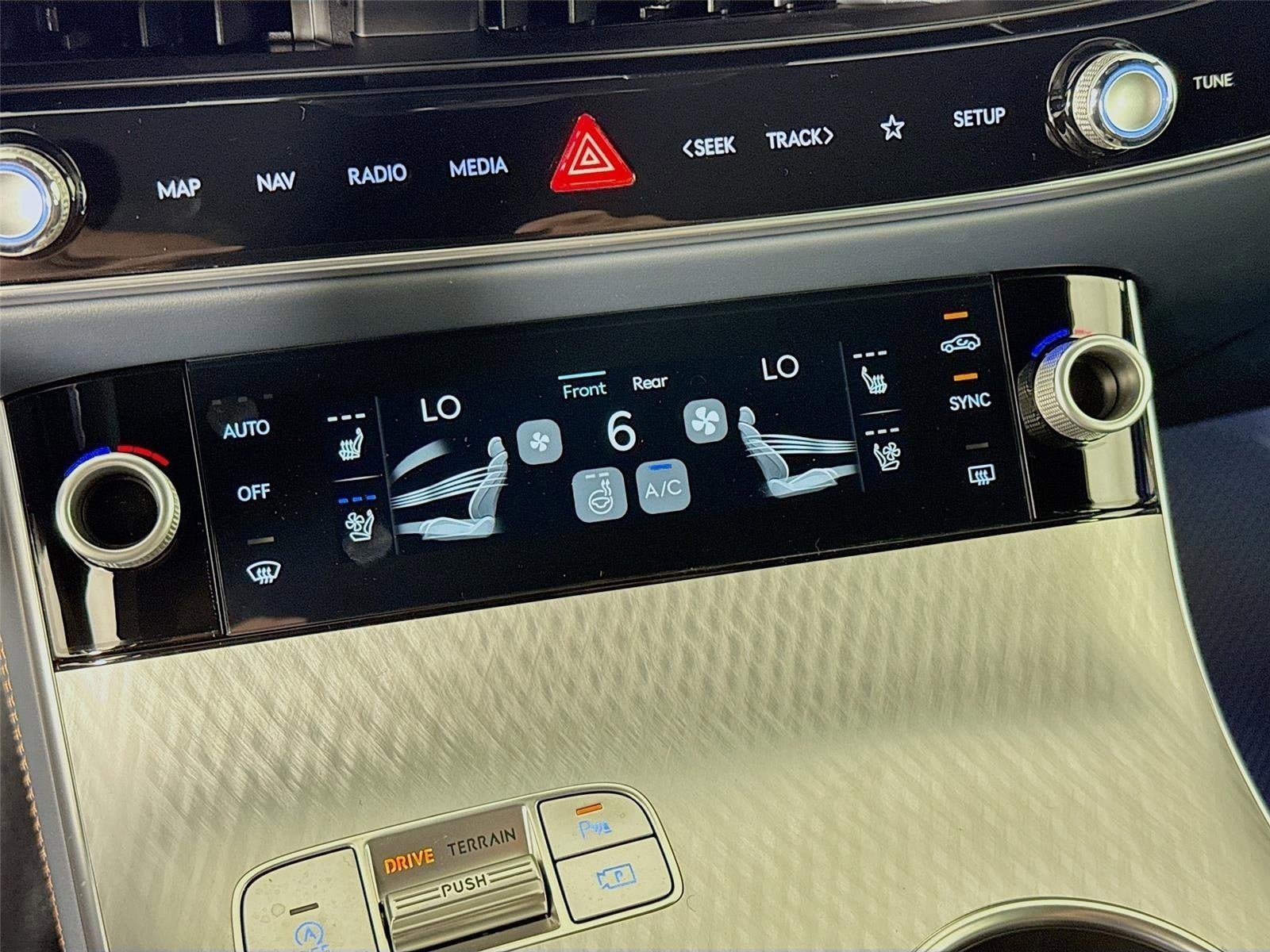 New 2026 Genesis GV70 2.5T Sport Prestige AWD/4WD image 18