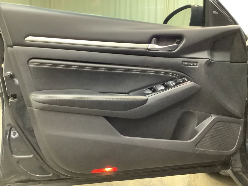 Used 2020 Nissan Altima 2.0 Platinum image 11