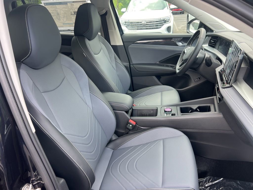 New 2026 Volkswagen Tiguan SE FWD image 23