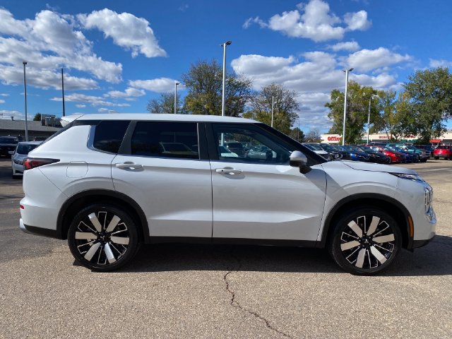 Used 2025 Mitsubishi Outlander SE AWD/4WD image 6