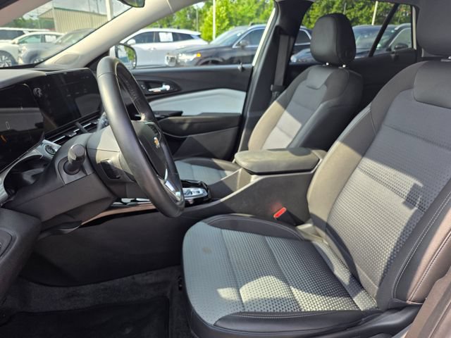 Used 2025 Chevrolet Trax LT w/ LT Convenience Package FWD image 19