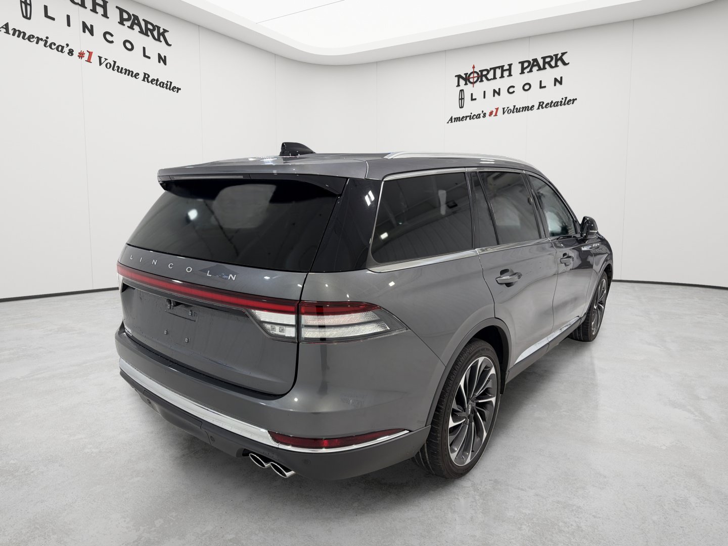Used 2025 Lincoln Aviator Reserve w/ Equipment Group 201A AWD/4WD image 5