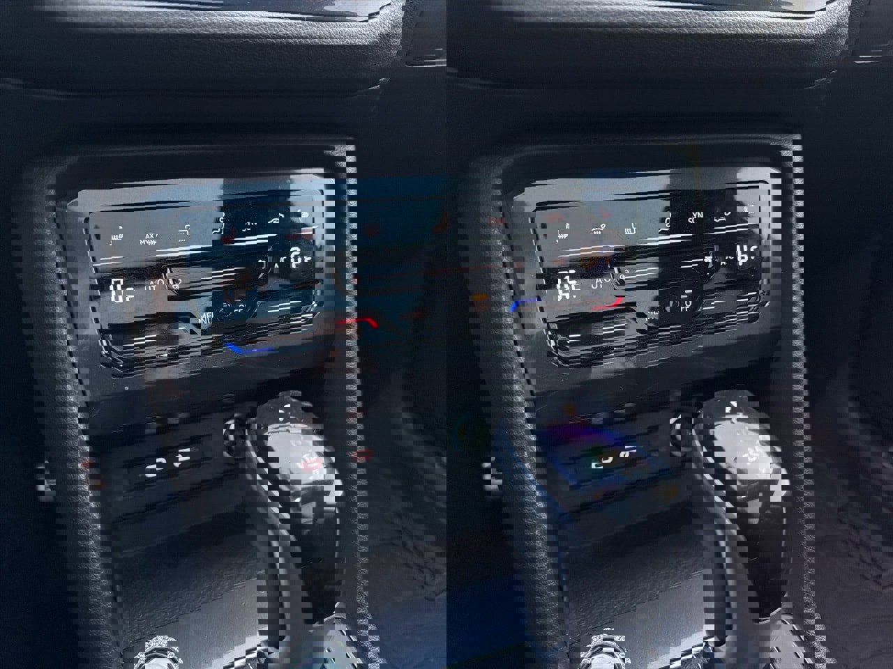 Used 2022 Volkswagen Tiguan SE R-Line image 14