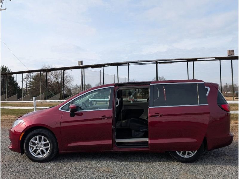 Used 2018 Chrysler Pacifica LX FWD image 10