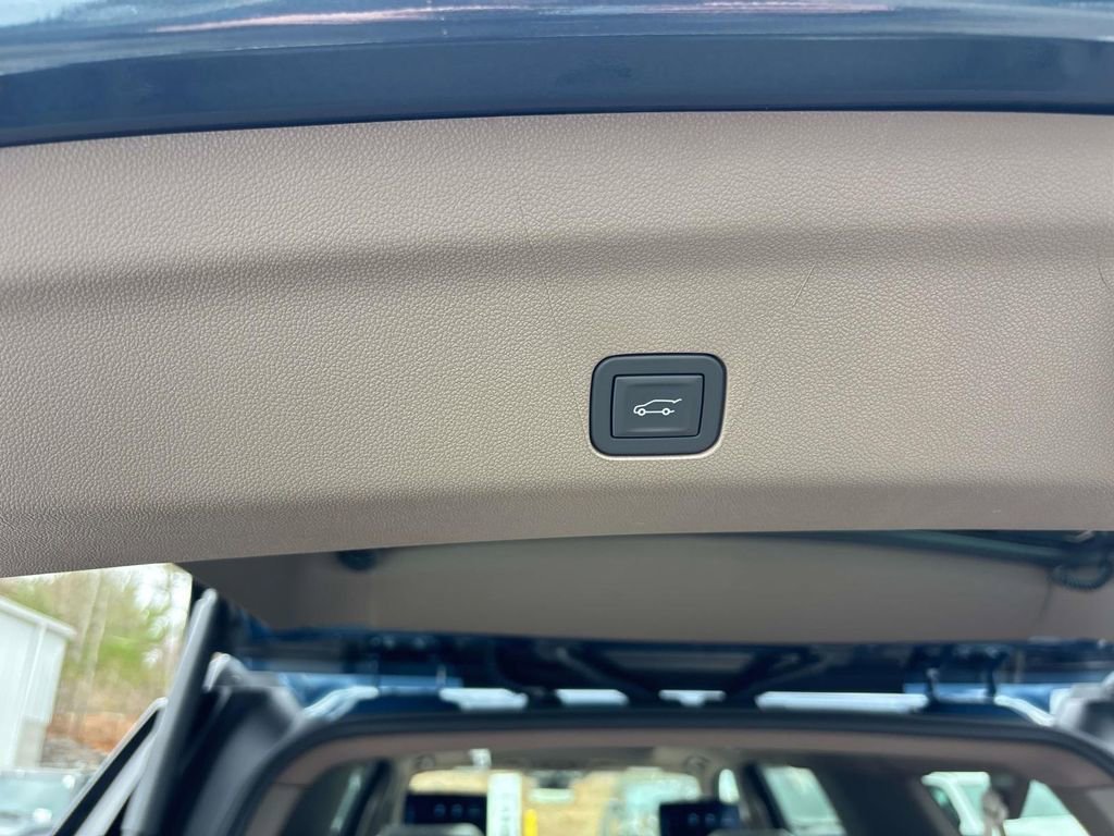 New 2026 GMC Yukon XL Denali w/ Denali Reserve Package image 4