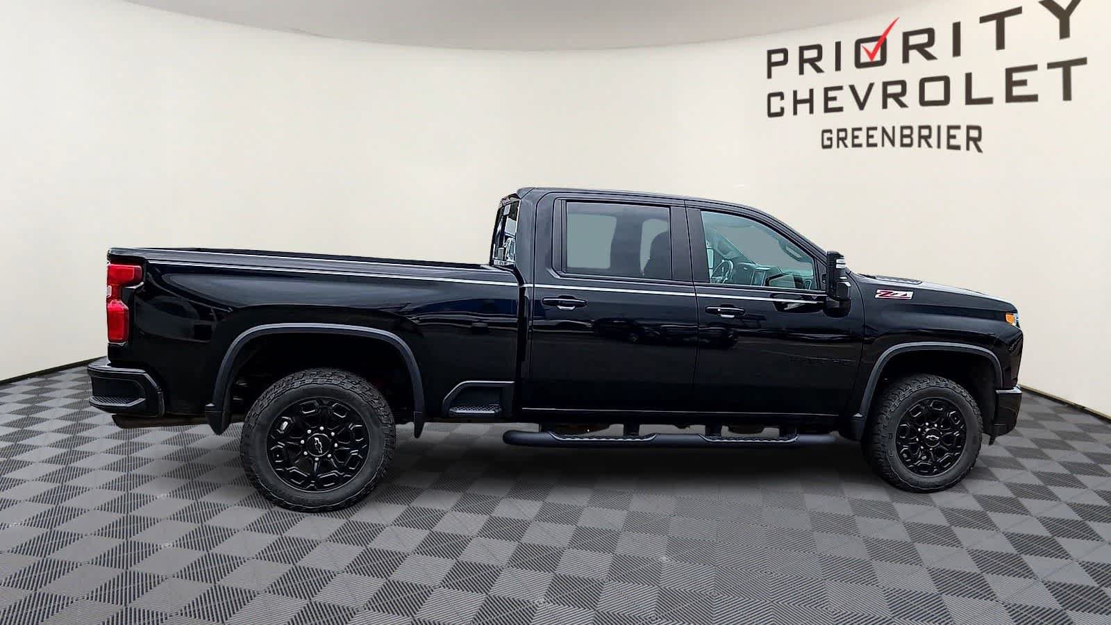 Used 2023 Chevrolet Silverado 2500 LT w/ Midnight Edition AWD/4WD image 9