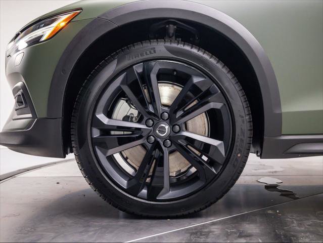 New 2026 Volvo V60 B5 Cross Country Plus w/ Climate Package image 8