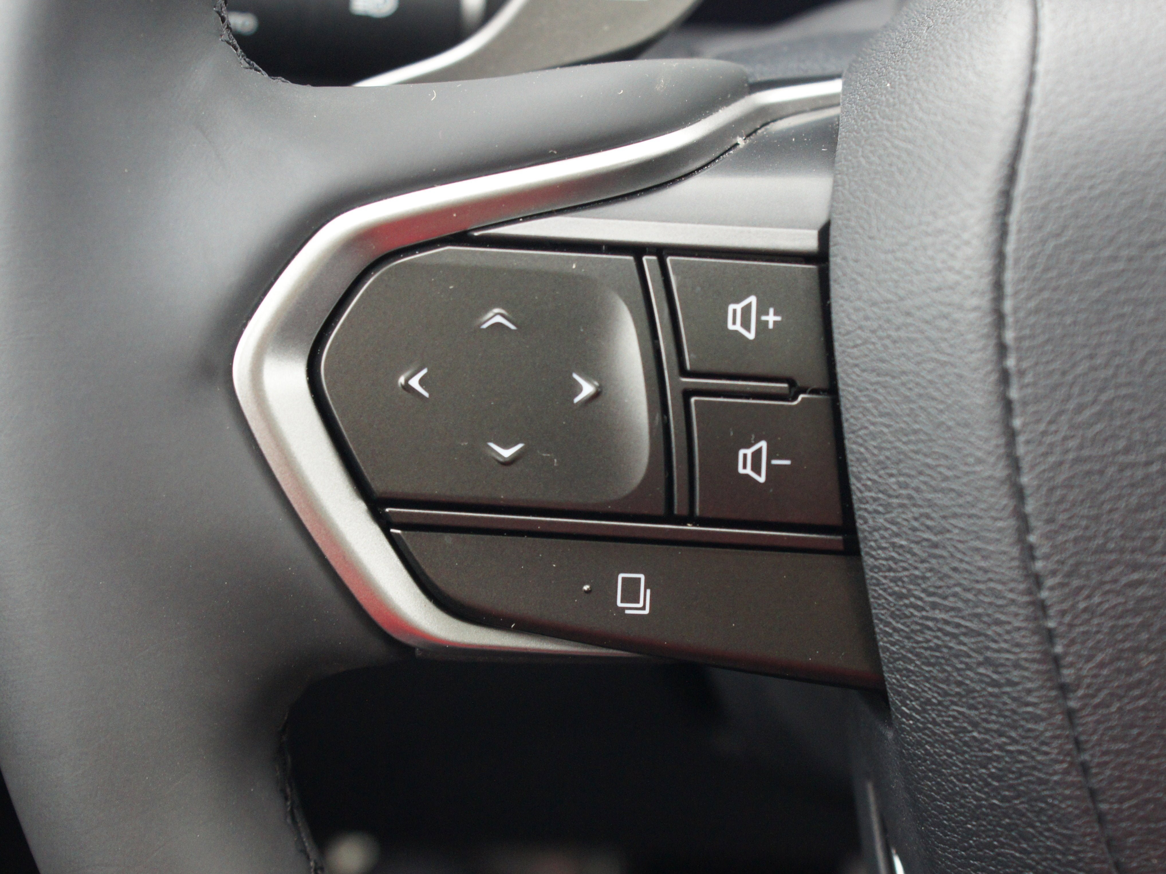 Used 2023 Lexus RZ 450e Premium AWD/4WD image 10